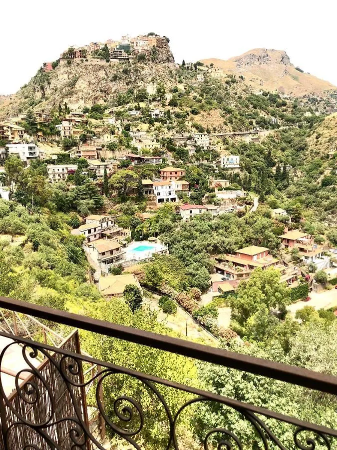 טאורמינה Villa Almoezia Charming B&B לינה וארוחת בוקר