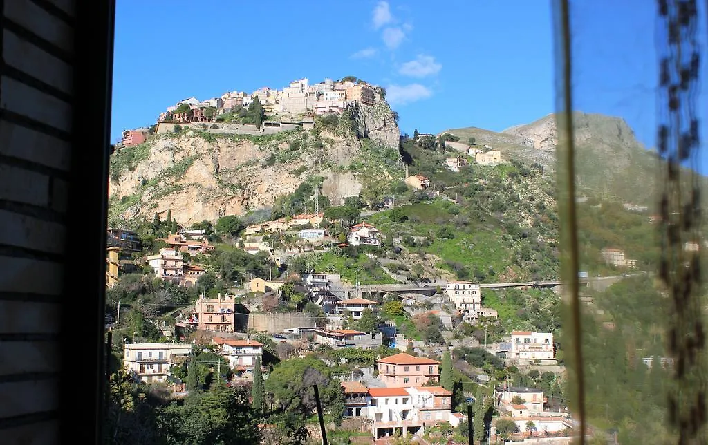 טאורמינה Villa Almoezia Charming B&B לינה וארוחת בוקר